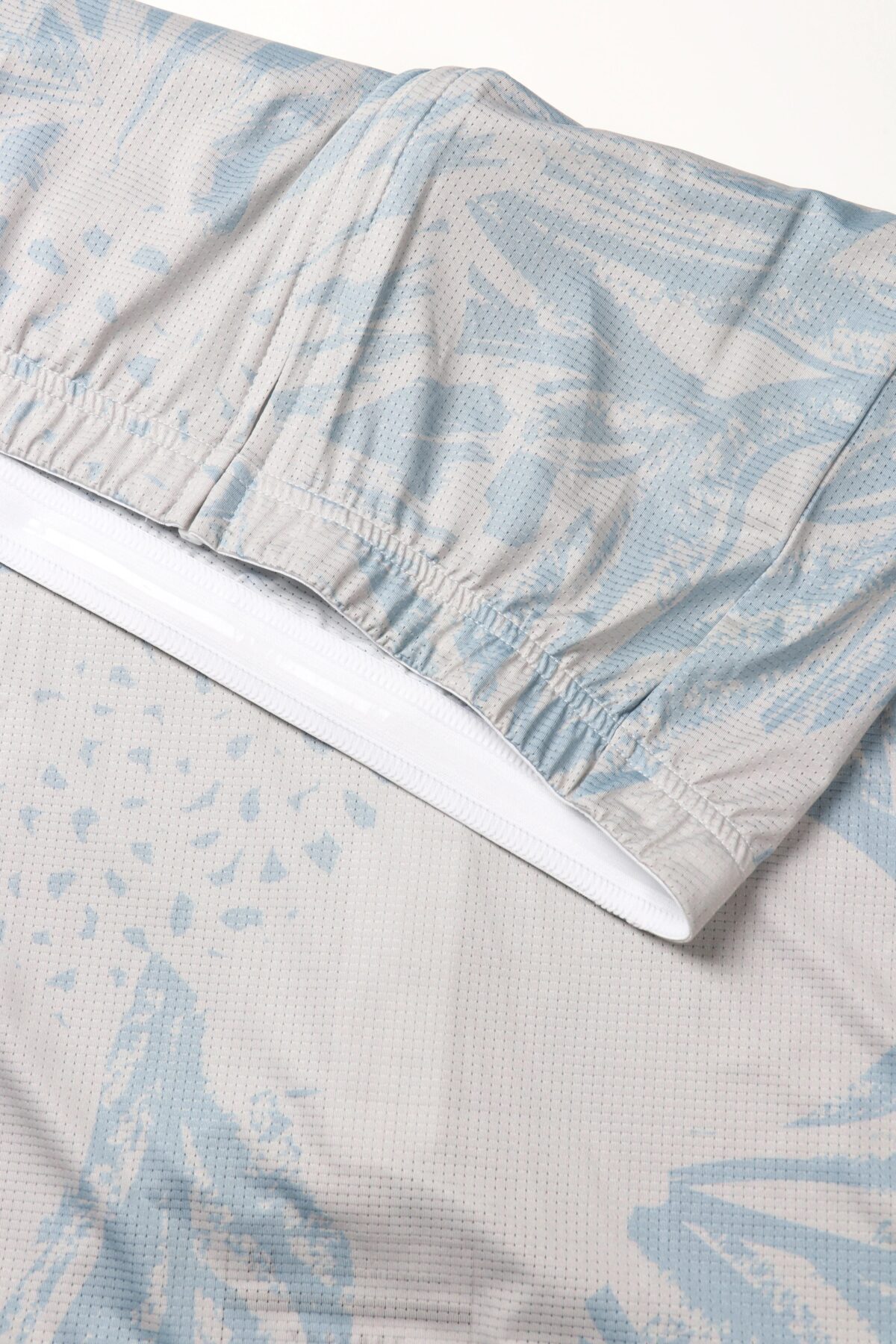 LIGHTWEIGHT COMFORT & PERFOMANCE