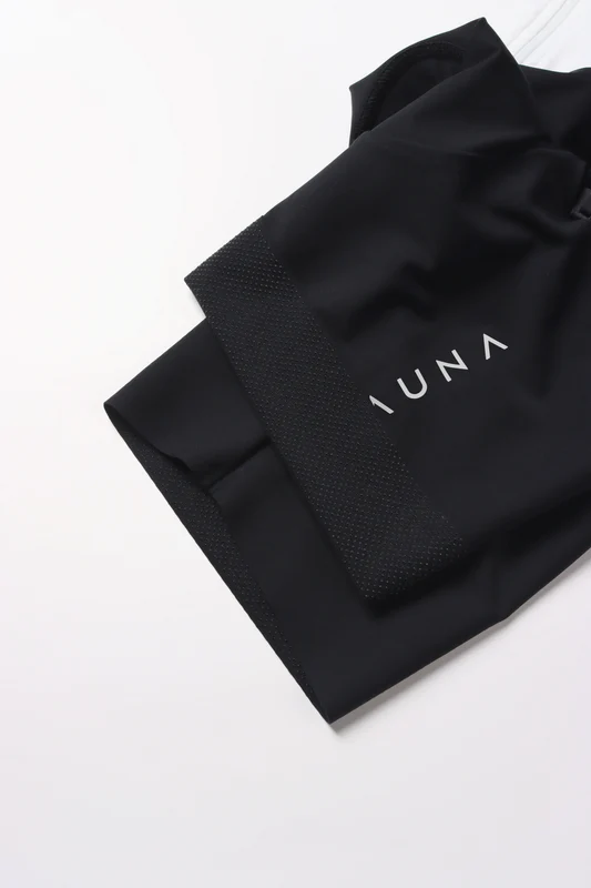 INTERNAL FRONT POCKETS